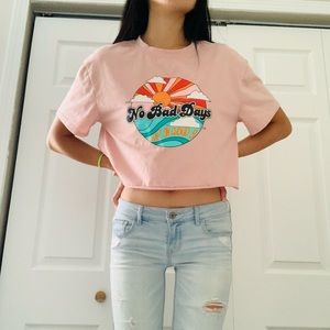 SOLD 🚫 “No bad days” pink cropped tee 🚫